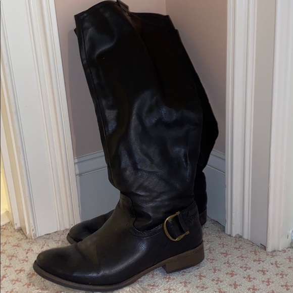 Knee high boots - Picture 1 of 3
